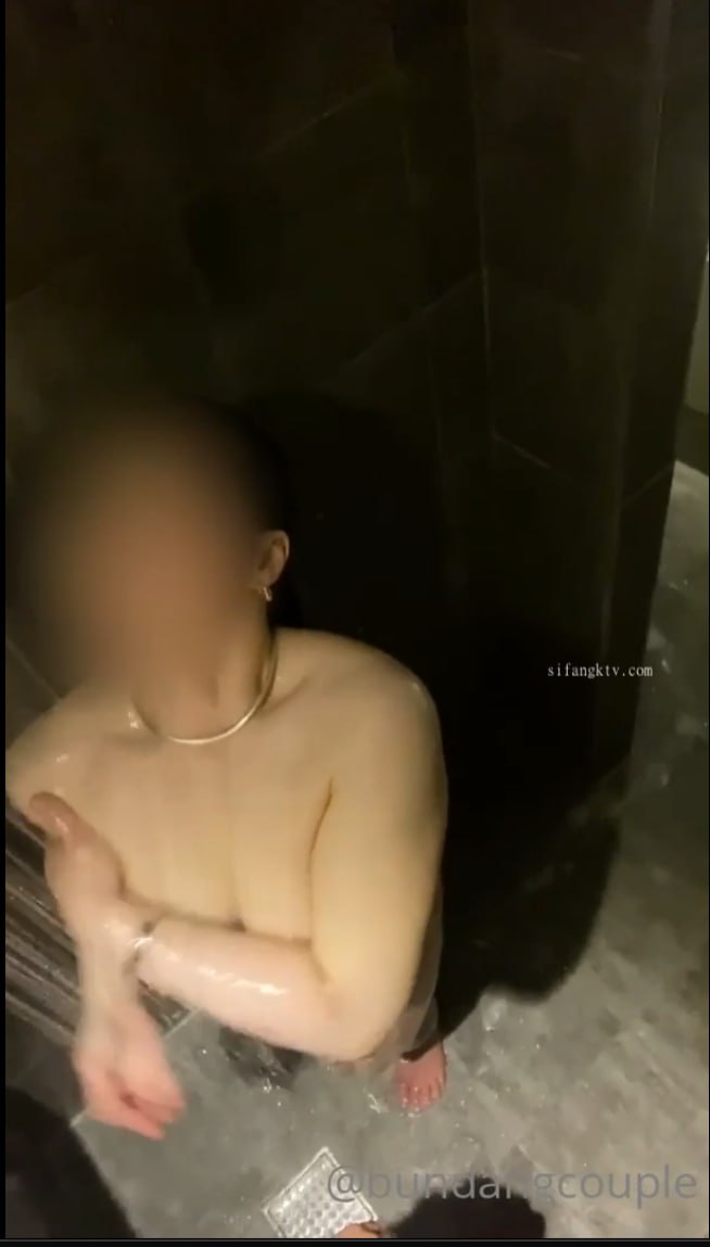 中年男自拍后入情妇