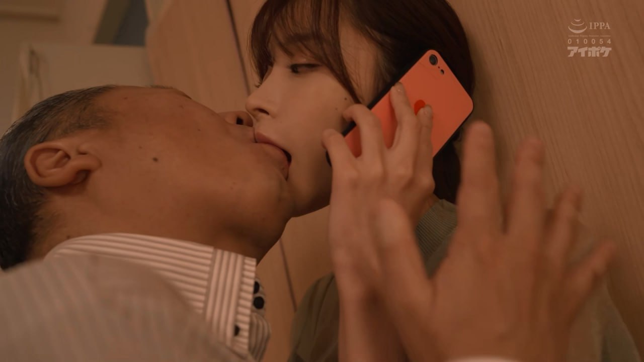 MUDR-206-C おじさんとの体液交換キスにハマったけしからんおっぱいの制服美少女